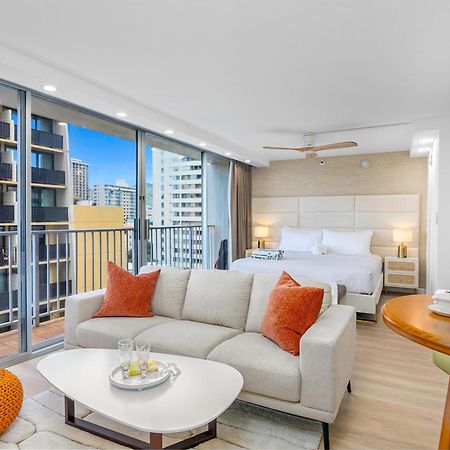 Steps To Waikiki Beach! Newly Renovated With 75" Tv Honolulu Luaran gambar