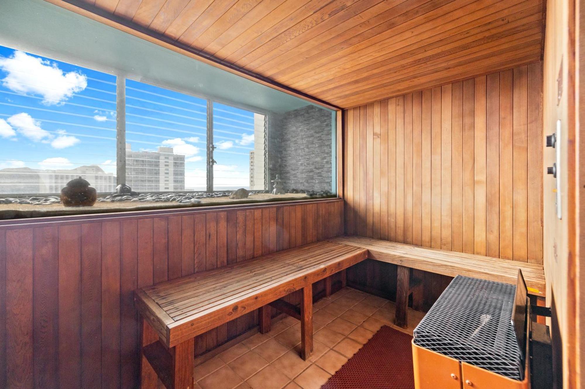 Steps To Waikiki Beach! Newly Renovated With 75" Tv Honolulu Luaran gambar