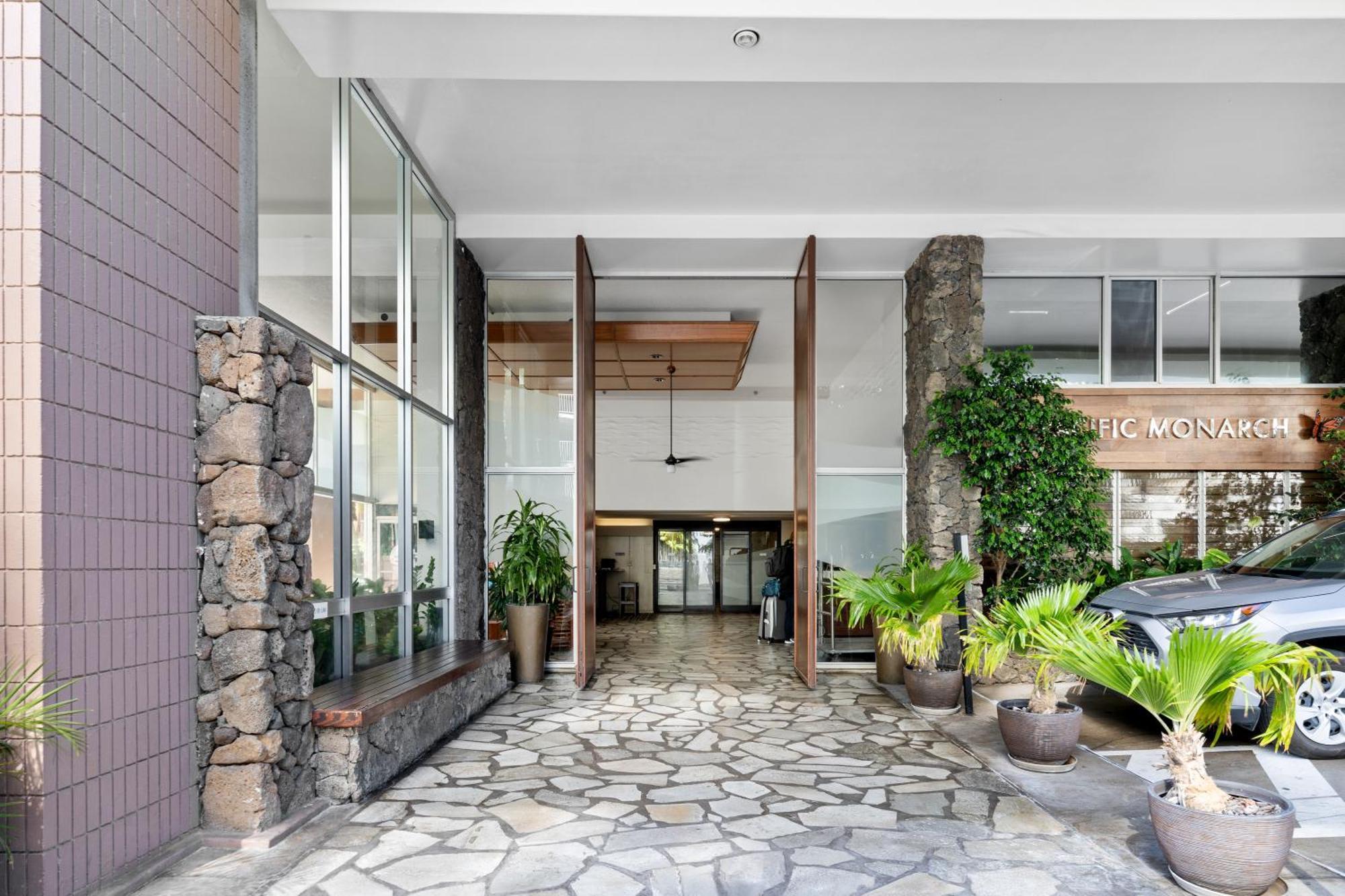 Steps To Waikiki Beach! Newly Renovated With 75" Tv Honolulu Luaran gambar