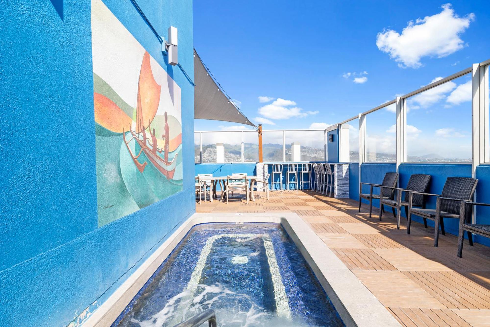Steps To Waikiki Beach! Newly Renovated With 75" Tv Honolulu Luaran gambar