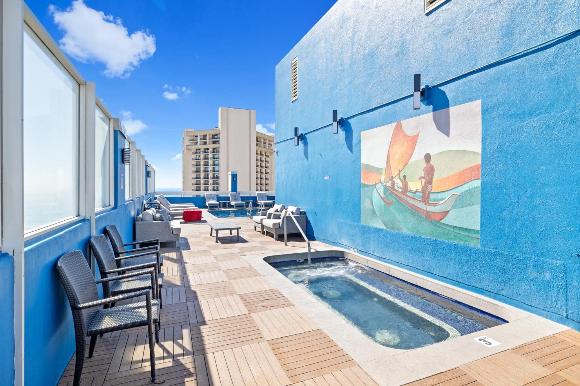 Steps To Waikiki Beach! Newly Renovated With 75" Tv Honolulu Luaran gambar
