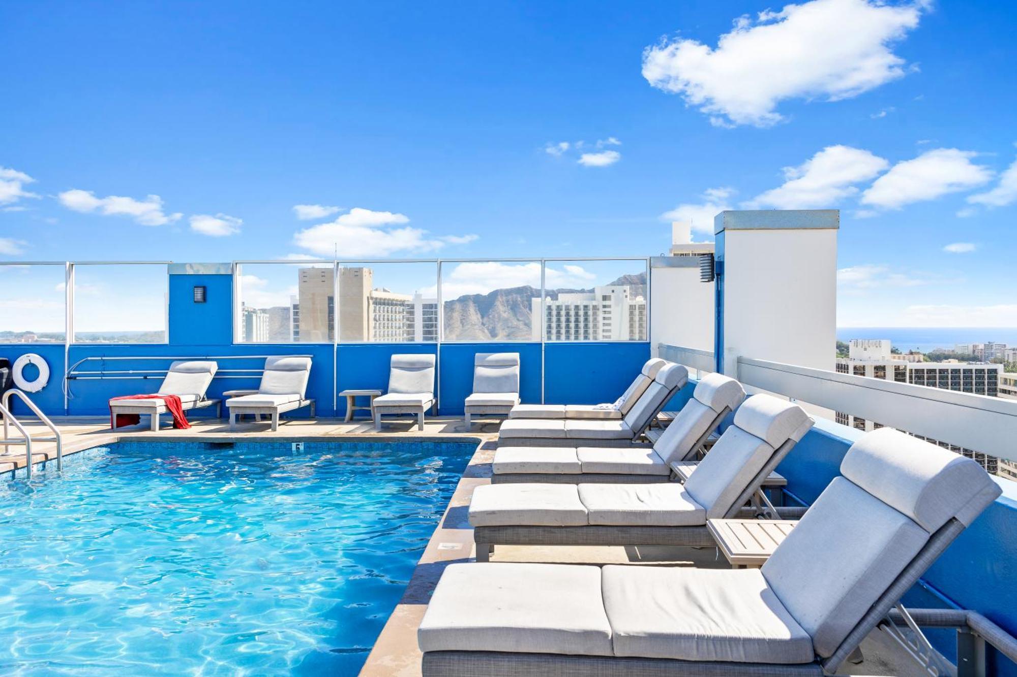 Steps To Waikiki Beach! Newly Renovated With 75" Tv Honolulu Luaran gambar
