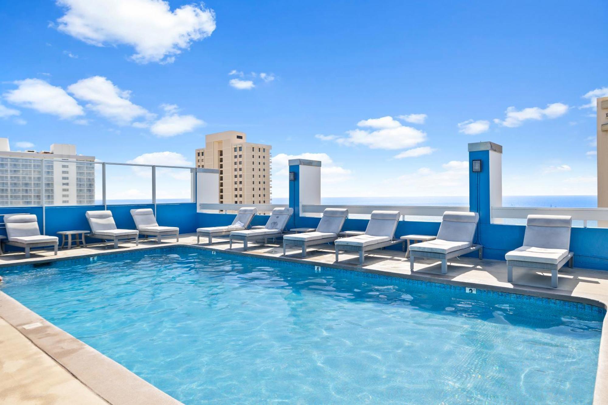 Steps To Waikiki Beach! Newly Renovated With 75" Tv Honolulu Luaran gambar