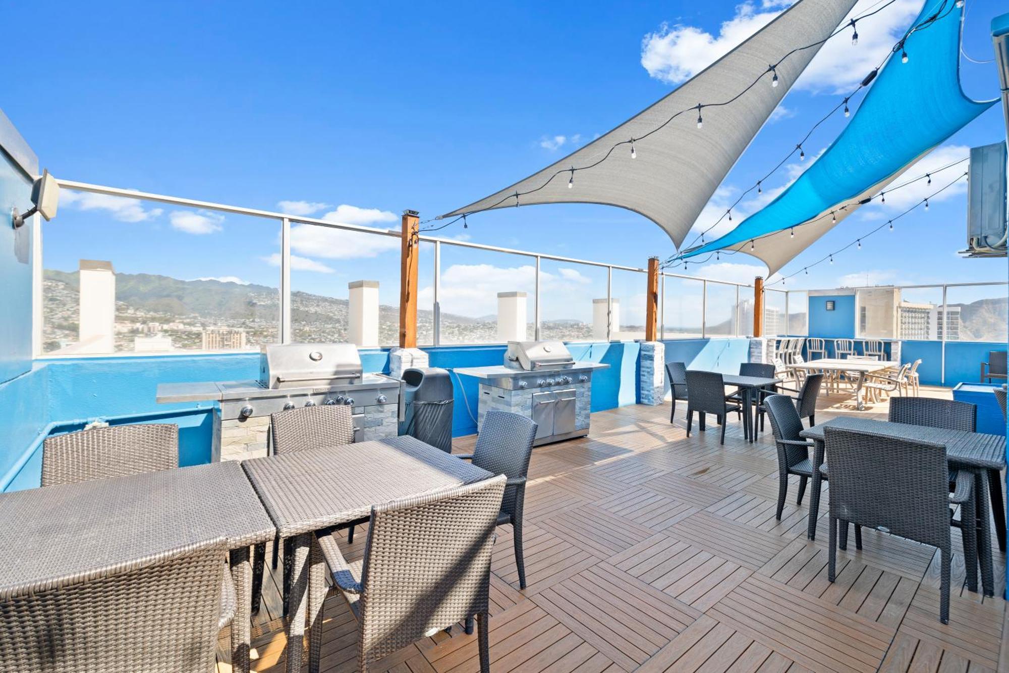 Steps To Waikiki Beach! Newly Renovated With 75" Tv Honolulu Luaran gambar