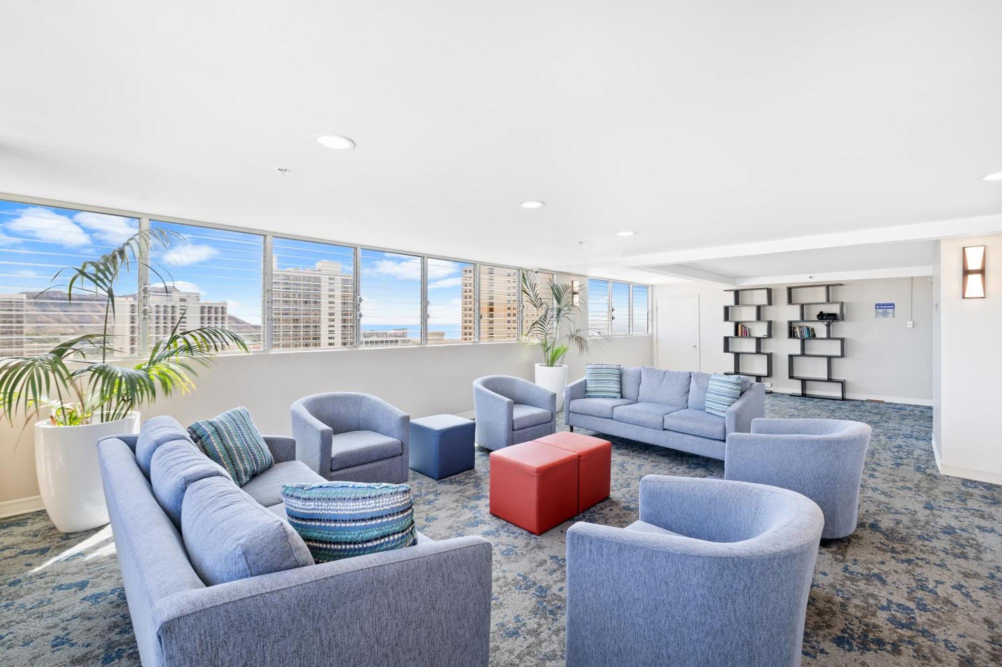 Steps To Waikiki Beach! Newly Renovated With 75" Tv Honolulu Luaran gambar
