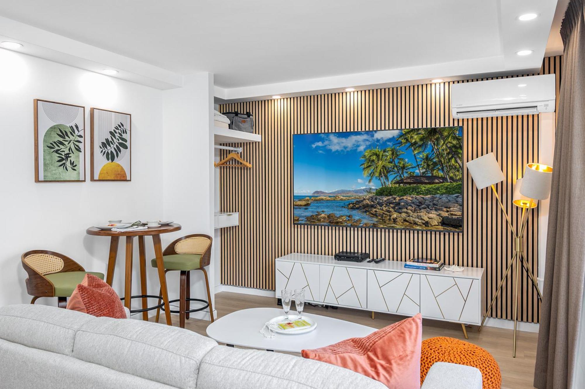 Steps To Waikiki Beach! Newly Renovated With 75" Tv Honolulu Luaran gambar