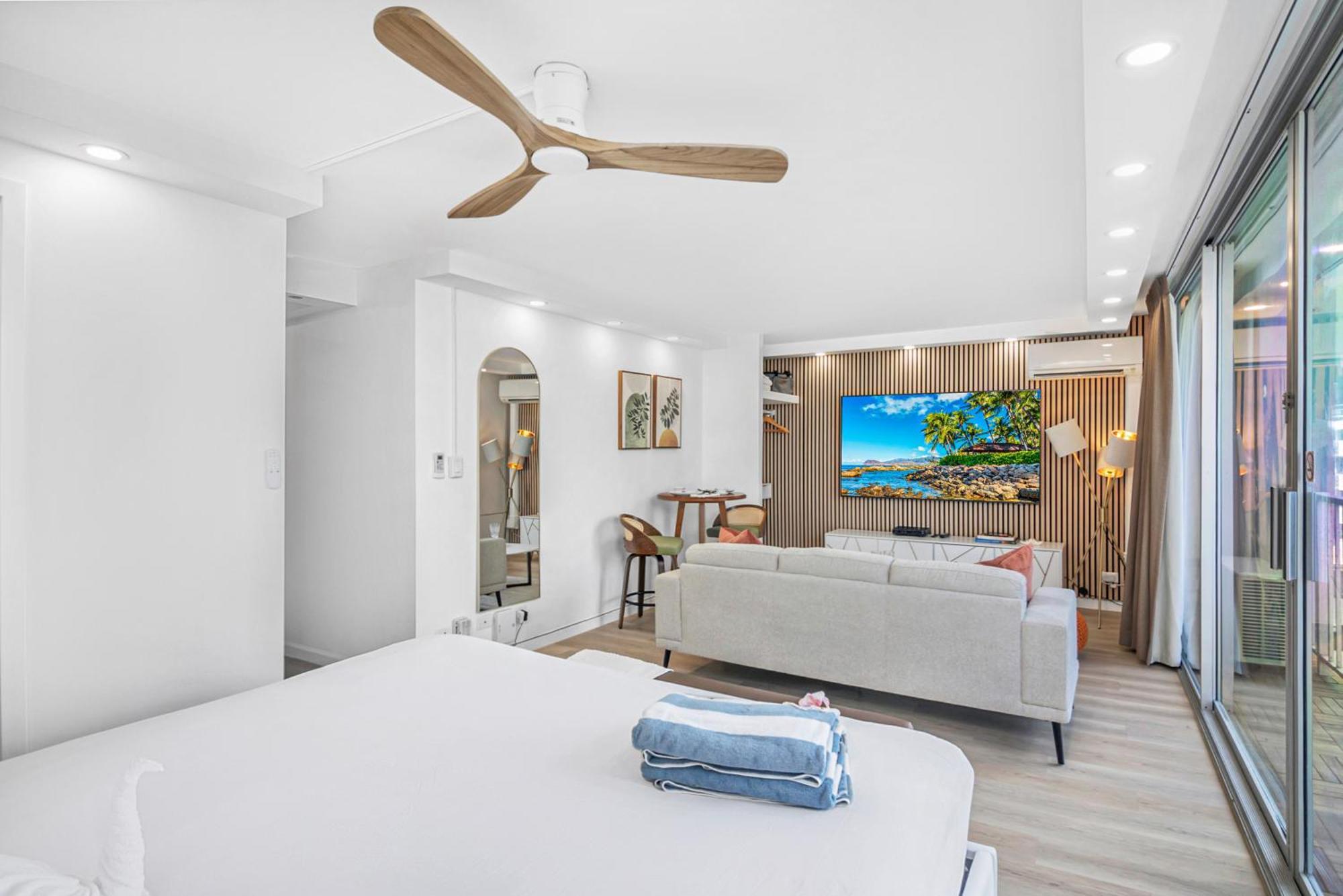 Steps To Waikiki Beach! Newly Renovated With 75" Tv Honolulu Luaran gambar