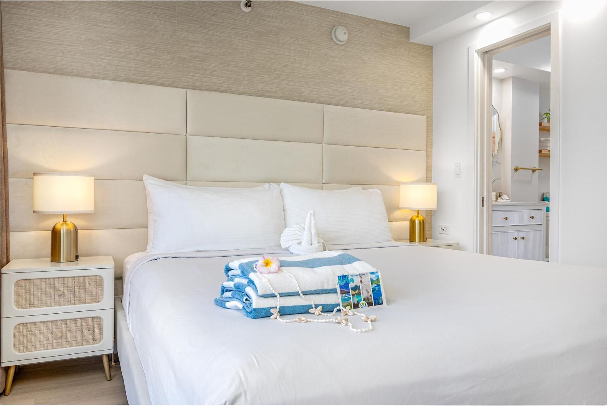 Steps To Waikiki Beach! Newly Renovated With 75" Tv Honolulu Luaran gambar